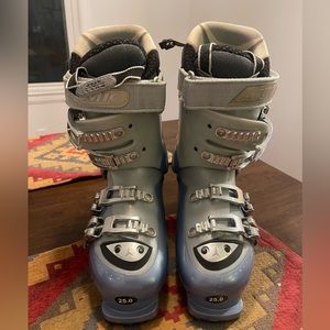 Never Worn Atomic Ski boots